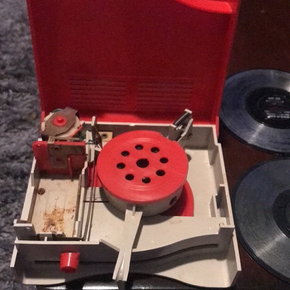 Vintage Carnival toy record player with 4 records - Picture 3 of 7